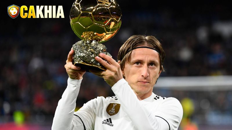 Luka Modrić có mặt trong danh sách tiền vệ hay nhất thế giới